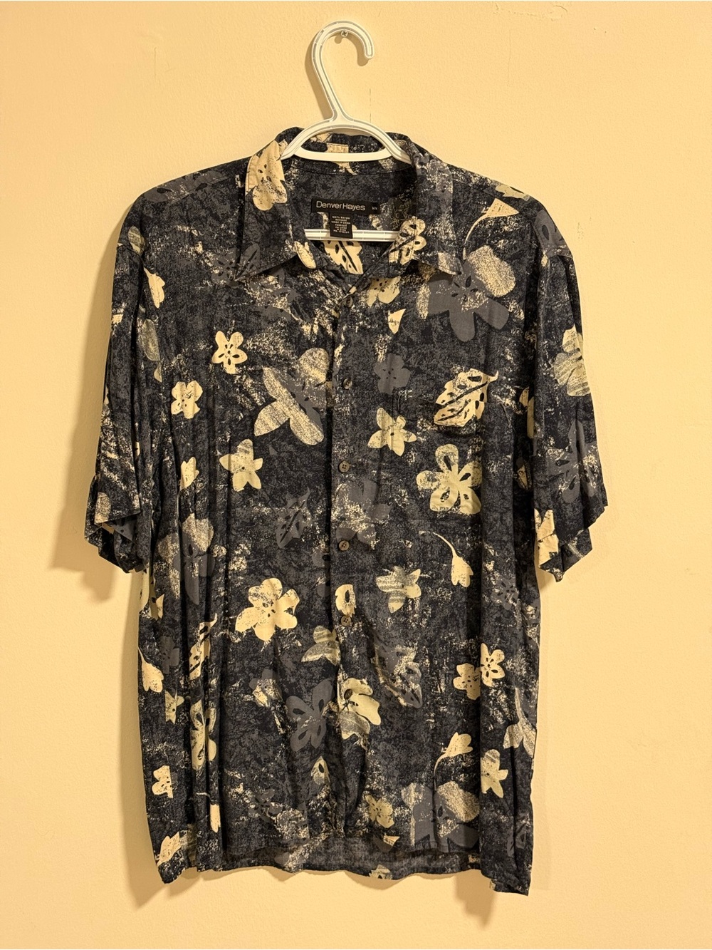 ✨3 for‎ $20 Denver Hayes Men's Rayon Shirt Size Medium Modern Fit Floral Leaf